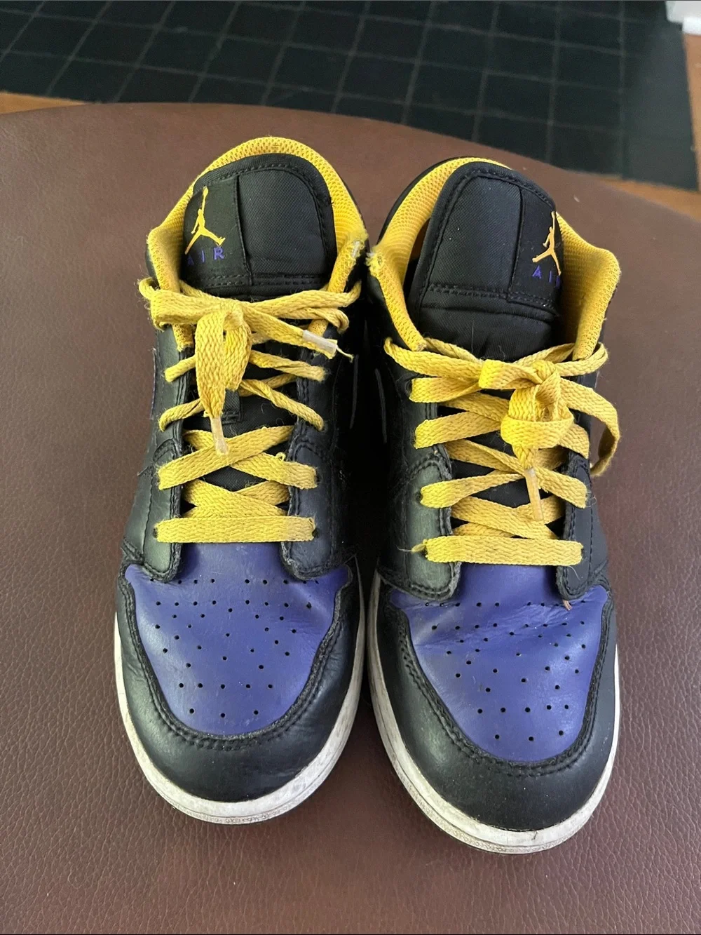 Nike air Jordan 1 low lakers colors size 6 youth